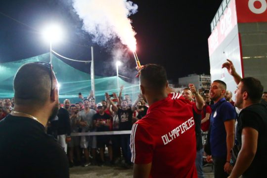 Πάρτι έξω από το «Γ. Καραϊσκάκης»