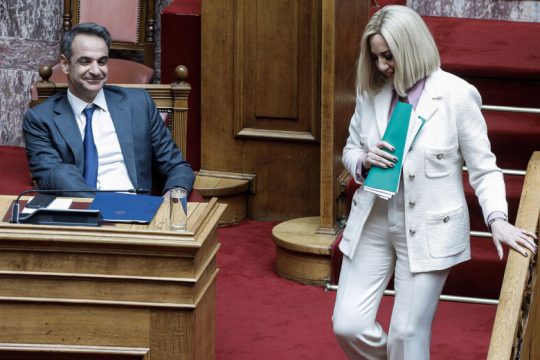 Ζορίζεται ο ΣΥΡΙΖΑ, χαμογελάει το ΚΙΝ.ΑΛΛ.
