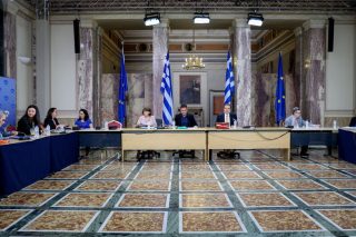 Οι «προφητικές» ερωτήσεις Πλεύρη στον Παππά