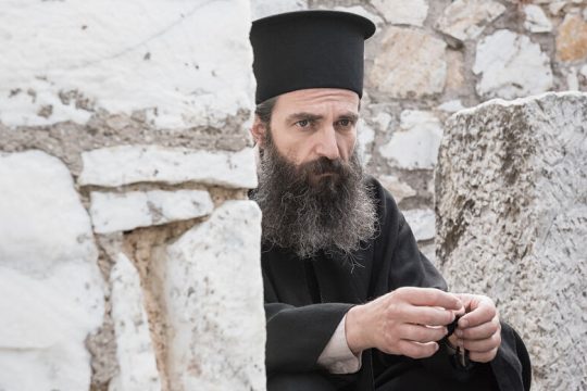 Ο Αρης Σερβετάλης θεραπεύει τον Μίκι Ρουρκ