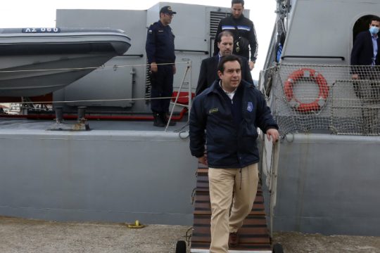 Με το βλέμμα στον ανασχηματισμό