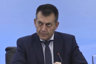 Σπάει κουμπαράδες ο e-ΕΦΚΑ για να πληρώσει αναδρομικά