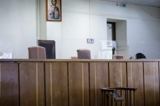 Ελεύθερα τα δύο διωκόμενα μέλη του «Ρουβίκωνα»