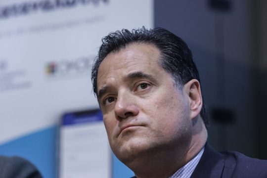 Και διαφημιστής των «Παραπολιτικών» τώρα ο Άδωνις Γεωργιάδης