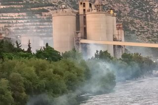 Έπνιξαν στα χημικά τη μεγάλη συγκέντρωση κατά της καύσης σκουπιδιών