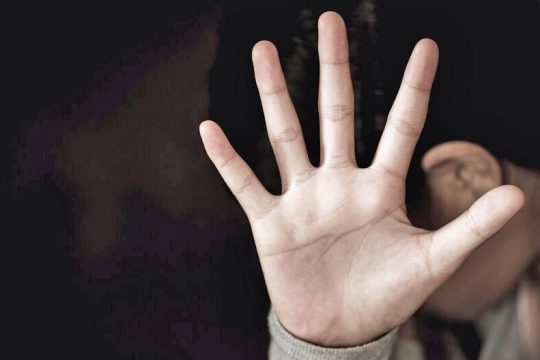 Εγκληματική αδιαφορία για το κακοποιημένο παιδί