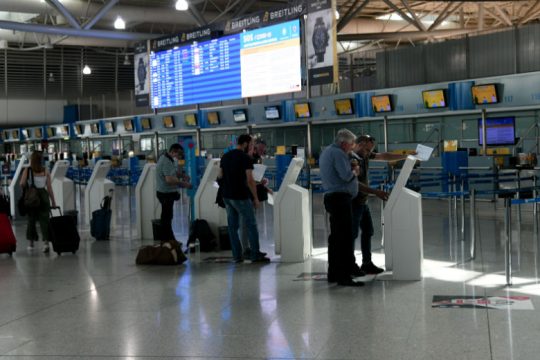 Σε καραντίνα και τον Ιούνιο οι ταξιδιώτες που έρχονται στην Ελλάδα