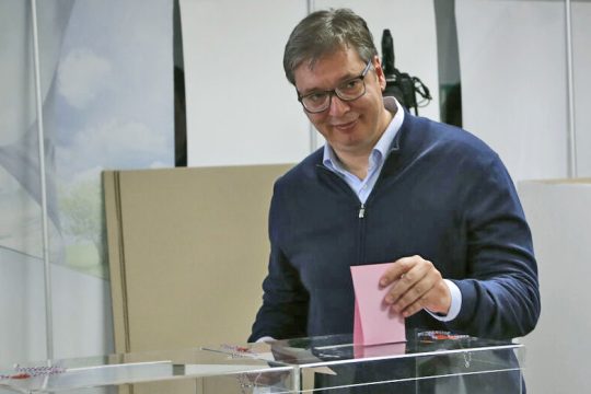 Ο Βούτσιτς ψάχνει παντοδυναμία