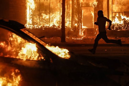 Τερμάτισε τις σχέσεις του με τη λογική