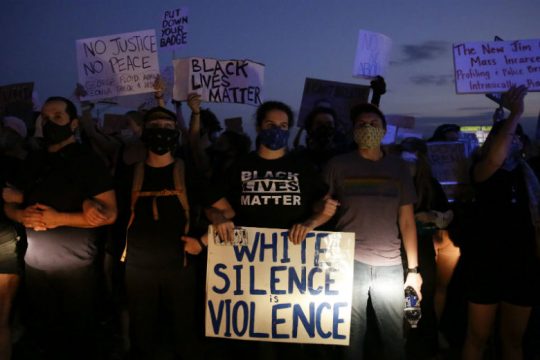 «Ανθρωποκτονία» ο θάνατος του Αφροαμερικανού που έπεσε νεκρός από τα πυρά αστυνομικών