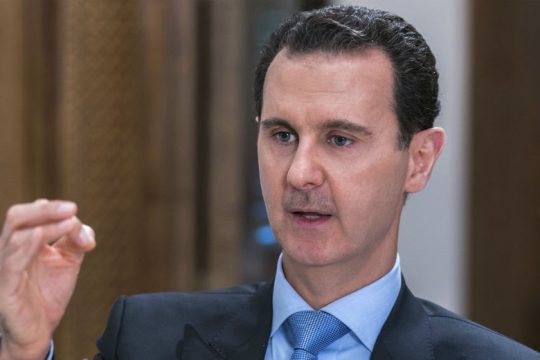 Ο Άσαντ απέπεμψε τον πρωθυπουργό της Συρίας ένα μήνα πριν τις εκλογές