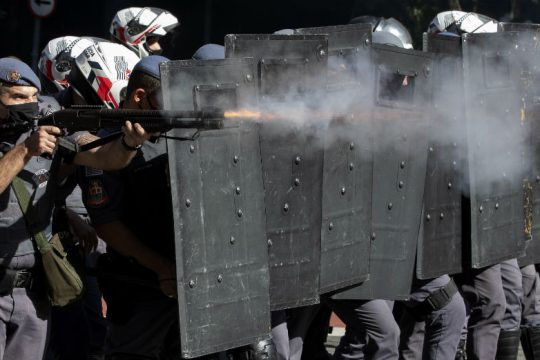 Συγκρούσεις μεταξύ διαδηλωτών υπέρ και κατά του Μπολσονάρο