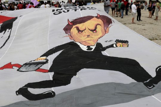 Δικαστική εντολή στον Μπολσονάρο για χρήση μάσκας