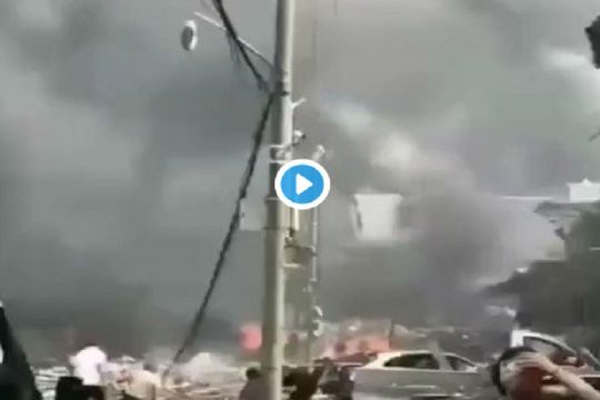 Έκρηξη βυτιοφόρου σκορπά το θάνατο στην Κίνα