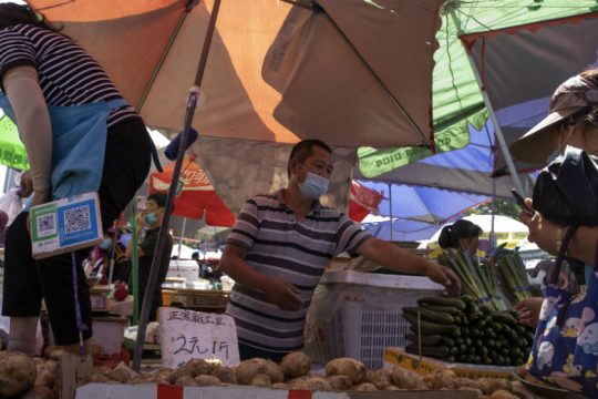 Βαριά ίχνη κορονοϊού στα τμήματα θαλασσινών και κρέατος σε αγορά του Πεκίνου