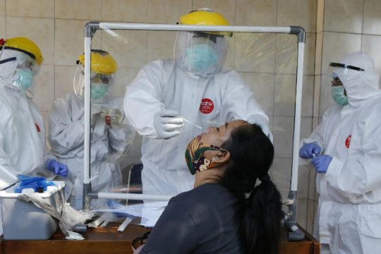 Κίνδυνος για νέα lockdown καθώς εκφράζονται φόβοι για νέο κύμα της πανδημίας