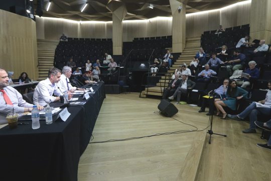 Ενστάσεις για τον Μεγάλο Περίπατο στη συνεδρίαση του Δήμου Αθηναίων