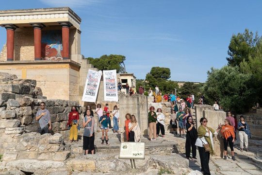Στην Κρήτη εν μέσω αντιδράσεων ο Κωστής Χατζηδάκης