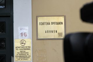Ποινική δίωξη κατά των δύο συλληφθέντων για την επίθεση στον Κ. Μπακογιάννη