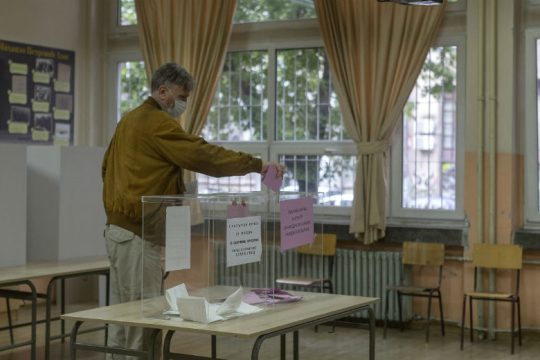 Βουλευτικές εκλογές στη Σερβία εν μέσω εκκλήσεων για μποϊκοτάζ αλλά και Covid-19