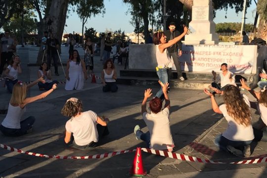 Με θεατρικό δρώμενο διαμαρτυρήθηκαν οι δάσκαλοι στο Ηράκλειο
