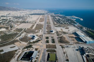 Μπουλντόζες, αλλά μόνο για να γκρεμίσουν, στο Ελληνικό