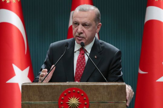 Ένοπλο σώμα πολιτών μέσα στις γειτονιές συστήνει ο Ερντογάν