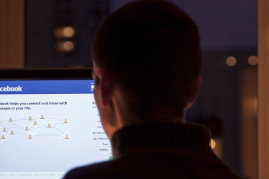 Η «ουδετερότητα» του Facebook στα εμπρηστικά tweets Τραμπ εκθέτει τον Ζάκερμπεργκ