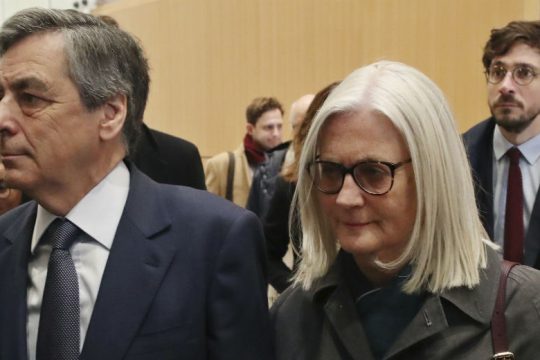 Ένοχος για απάτη ο πρώην πρωθυπουργός της Γαλλίας, Φρανσουά Φιγιόν