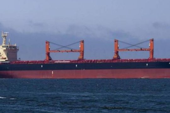 Κρήτη: Φορτηγό πλοίο προσάραξε στους Καλούς Λιμένες