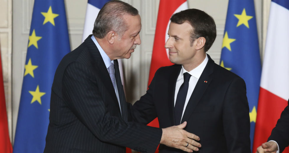 Ένα «επικίνδυνο παιxνίδι» στη Λιβύη