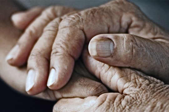 Η αφή παράπλευρη απώλεια της πανδημίας;
