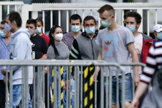 Άλμα του ρυθμού μετάδοσης της πανδημίας στη Γερμανία