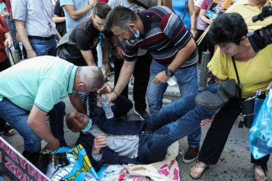 Ένταση στο υπουργείο Οικονομικών – Τραυματίστηκε ο πρόεδρος της ΠΟΕΔΗΝ