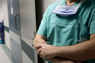 Επιταγή πρόδωσε τον γιατρό-μαϊμού
