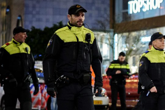 Δεκάδες συλλήψεις στη Χάγη σε διαδήλωση κατά των περιοριστικών μέτρων