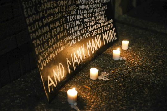 Τα πολλά «γιατί» μιας εξέγερσης