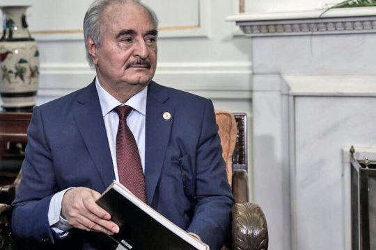 Ο Χάφταρ θέλει συμφωνία με την Ελλάδα για ΑΟΖ