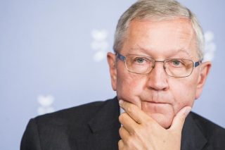 Στις συνήθεις «μεταρρυθμίσεις» επιμένει ο ESM