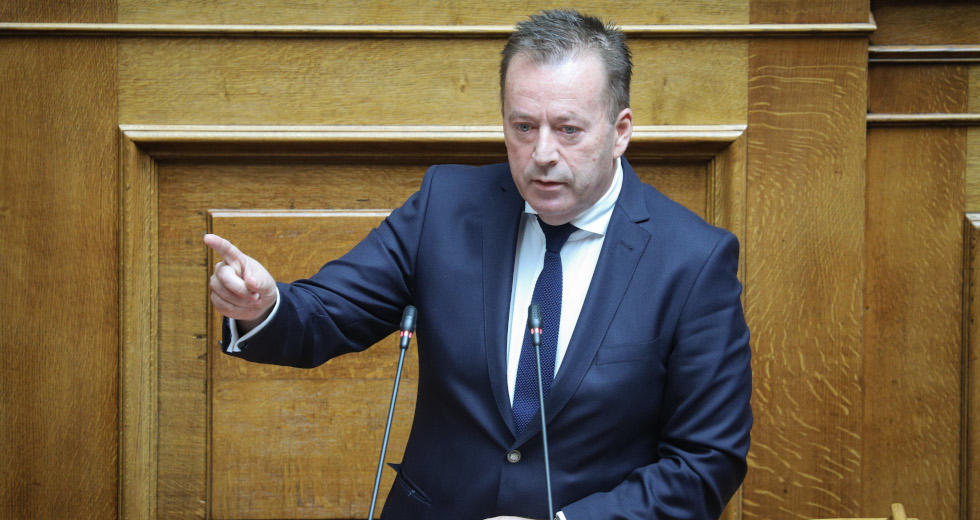 Καταγγελία απόλυσης εγκύου από βουλευτή