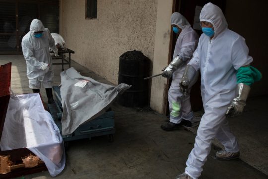 Covid-19: Ξεπέρασαν τους 100.000 οι θάνατοι στη Λατινική Αμερική