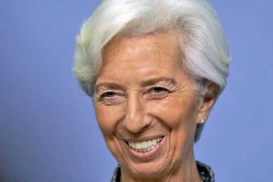 Αυξάνει «δύναμη πυρός» η ΕΚΤ