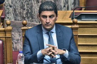 Πολλαπλά εκτεθειμένος ο Λ. Αυγενάκης
