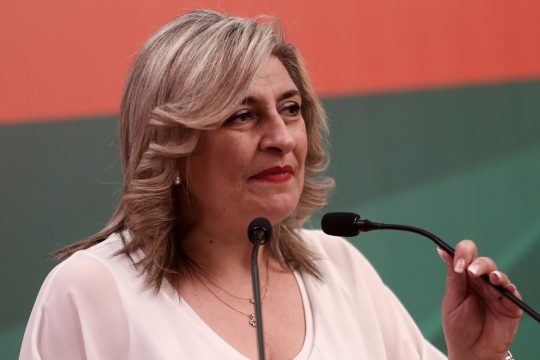 Οσκαρ νομοθετικής «γονατογράφησης»