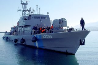 Μαρτύριο για πρόσφυγες σε ακυβέρνητη βάρκα
