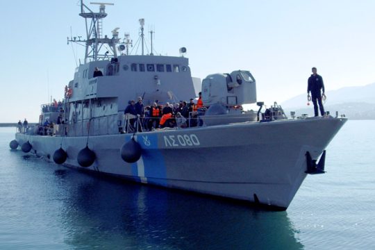 Μαρτύριο για πρόσφυγες σε ακυβέρνητη βάρκα