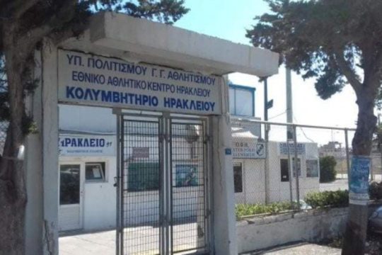 Ηράκλειο: Στην εντατική γυναίκα που έπαθε ανακοπή την ώρα που κολυμπούσε