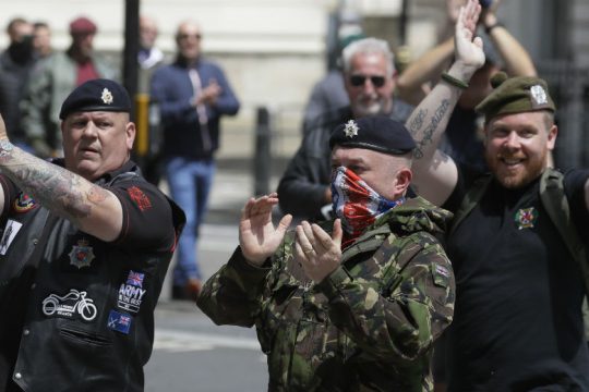Ακροδεξιοί, αυτόκλητοι υπερασπιστές των μνημείων
