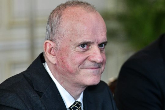 Ο ΣΥΡΙΖΑ επιμένει σε παραίτηση του γγ Τουρισμού για το μη αναγνωρισμένο πτυχίο