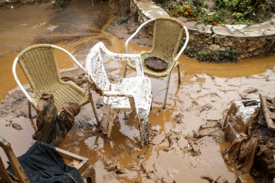 Αρχισε η δίκη για τη φονική πλημμύρα στη Μάνδρα